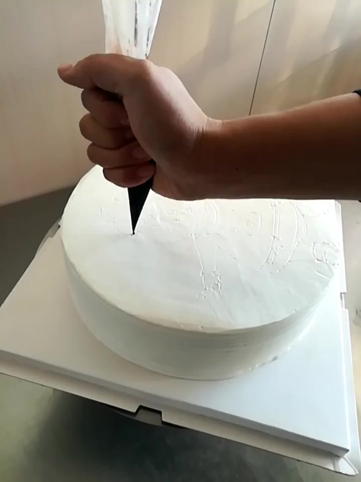 蛋糕师制作的猪猪侠蛋糕,是不是很可爱?