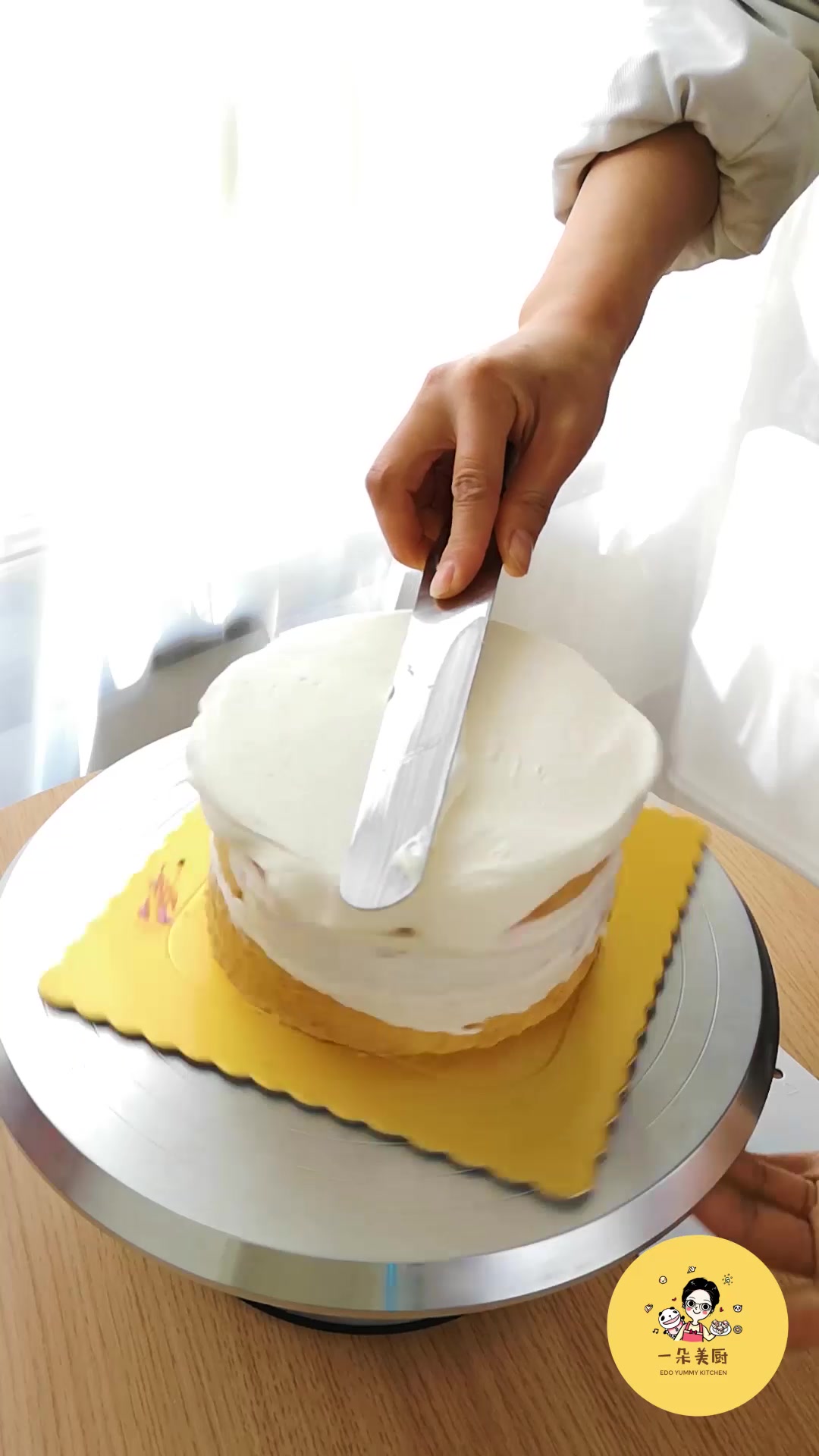 用马卡龙装饰生日蛋糕,既简单又高级!