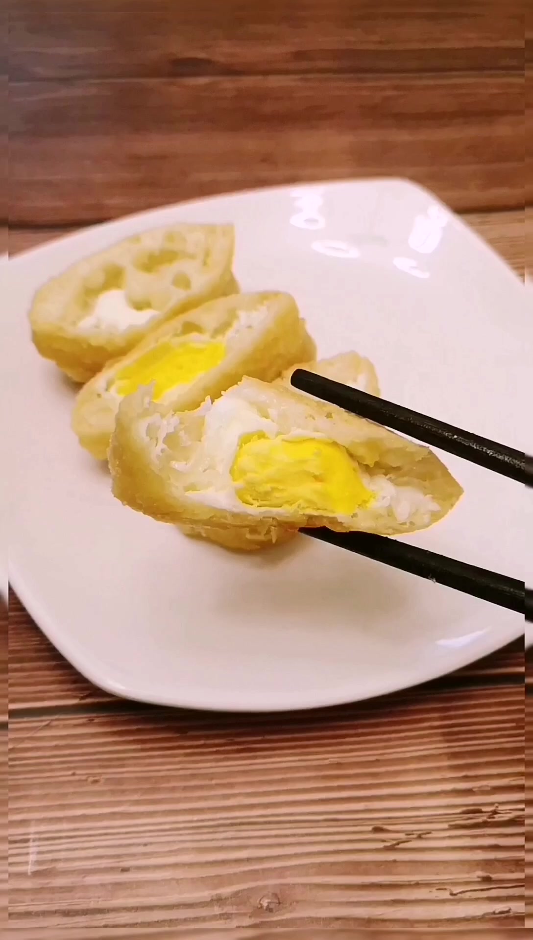 教你做中国河南的特色小吃美食鸡蛋布袋有兴趣的朋友可以去试试