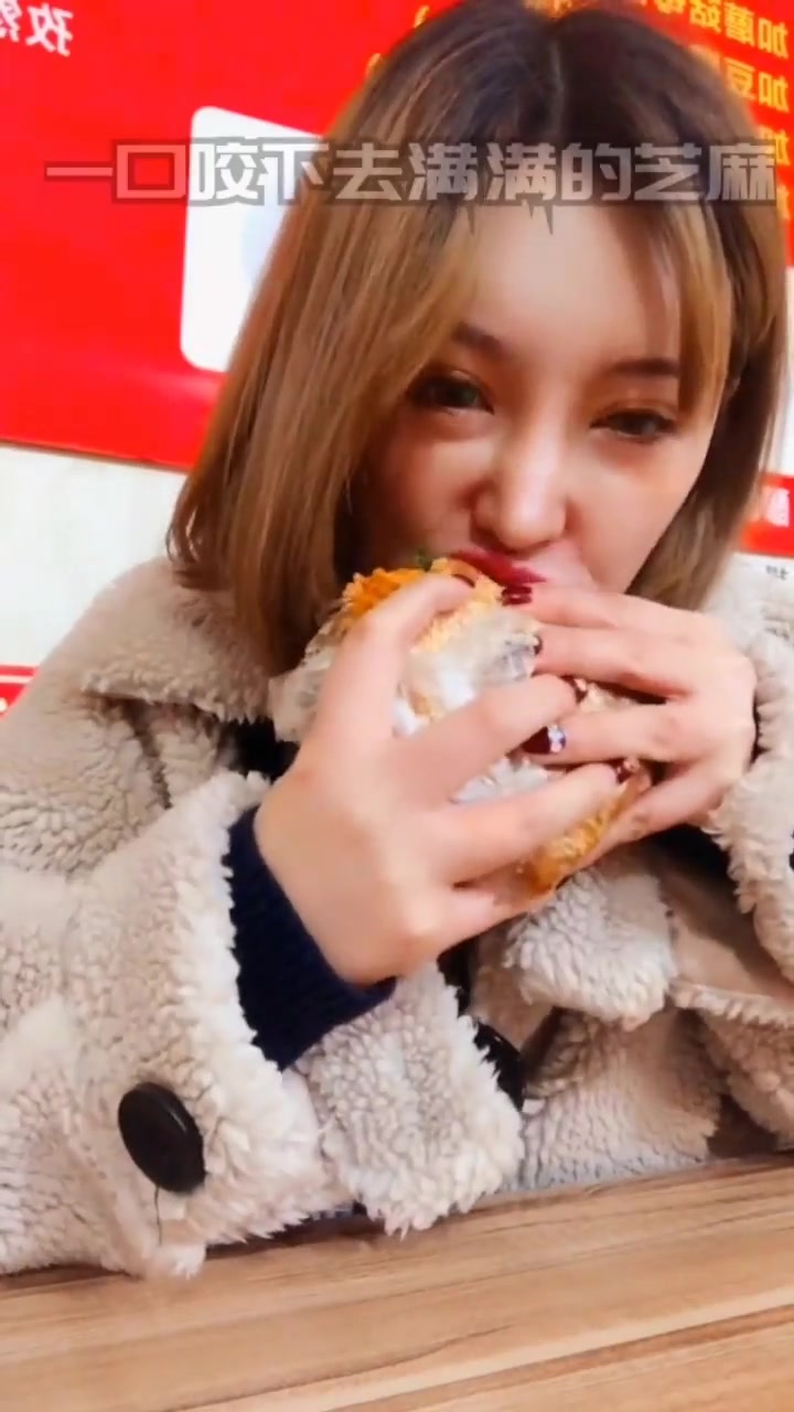 西安高炉烧饼,和普通的烧饼可不太一样,不信你看看就知道了