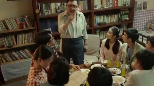 电影《老师好》发布“时光版”终极预告,该片讲述了20世纪80年代一所高中,老师与学生们各种