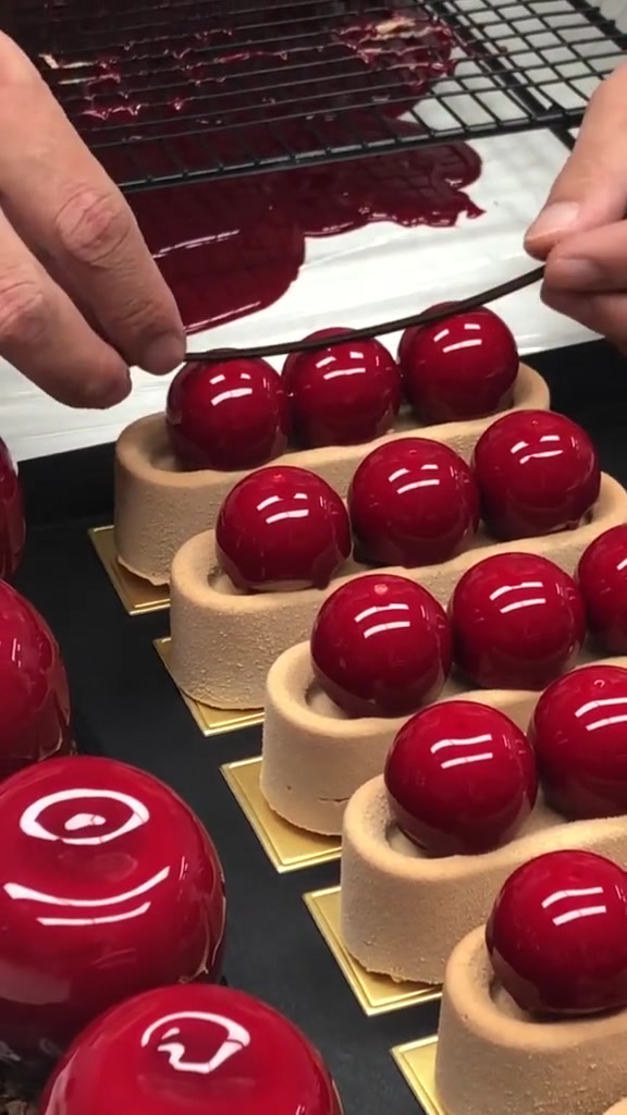 半夜刷美食不罪恶,只怪网红甜品太好看,好想有家这样的蛋糕店!