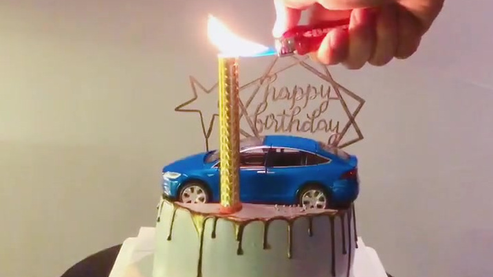 生日蛋糕‼️亲自做的生日蛋糕, 有创意有心意,喜欢, 还有烟花般的蜡烛,超级好看!#get