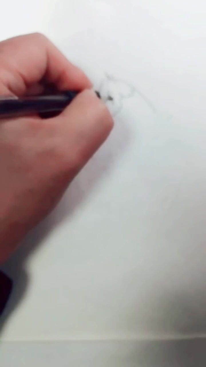 简笔画儿鲫鱼嬉水