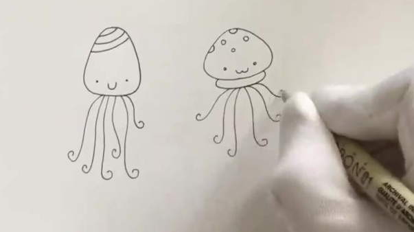 2分钟教你画6只小章鱼,过程简单易学,成品也很可爱,休息日带孩子一起画画吧~