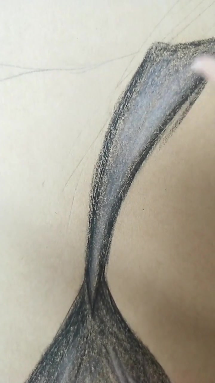 我是一条黑色的人鱼,喜欢坐在石头上,思念你的背影