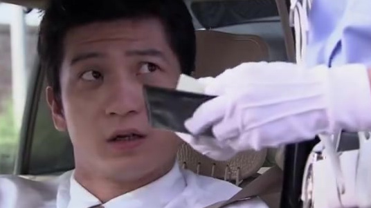 3月21日9:50为您播出《警花燕子》。早期的汤唯淳朴可爱,扮演一名有血性的女警,却只能屈