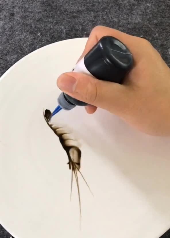 高手用果酱画的一只虾,这一幕让我开眼了,画成这样,真有才!