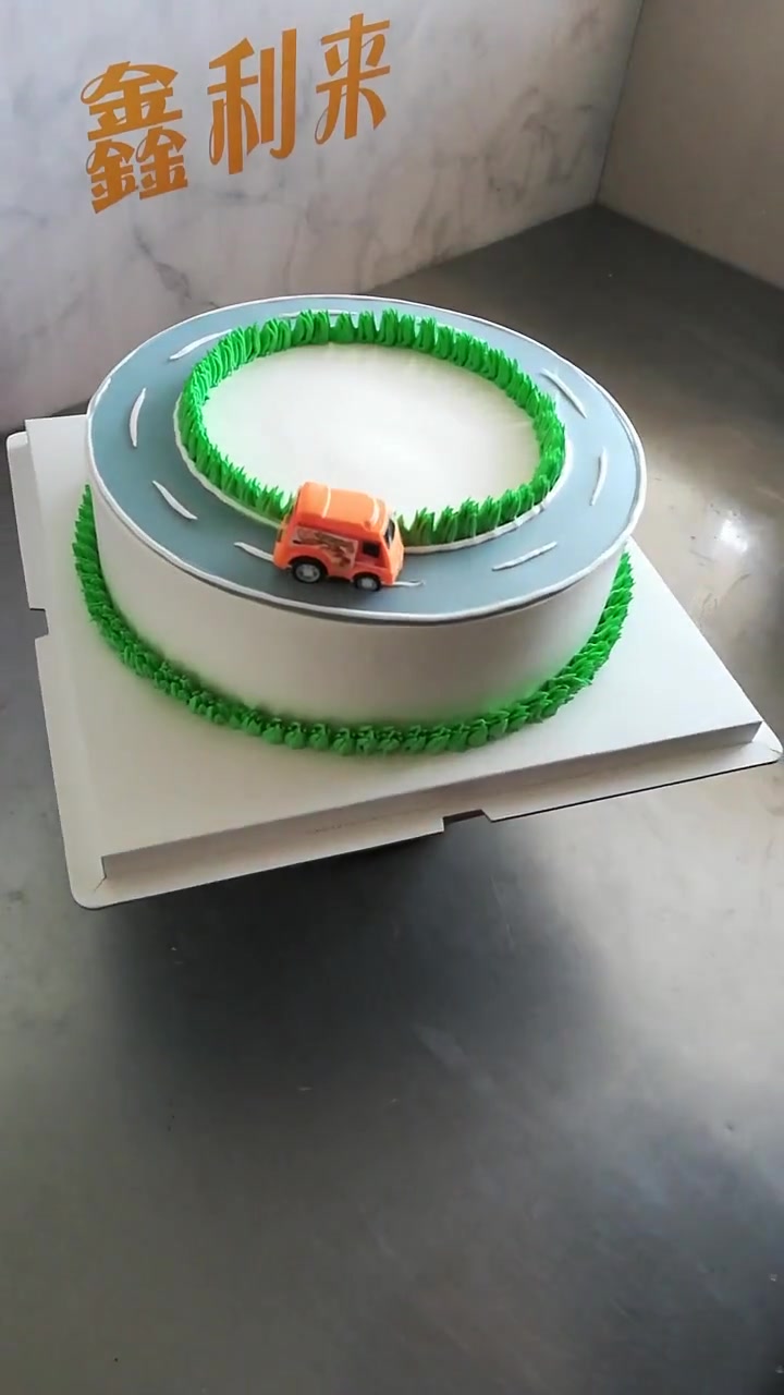 蛋糕师制作的卡通蛋糕,看着就很可爱哦