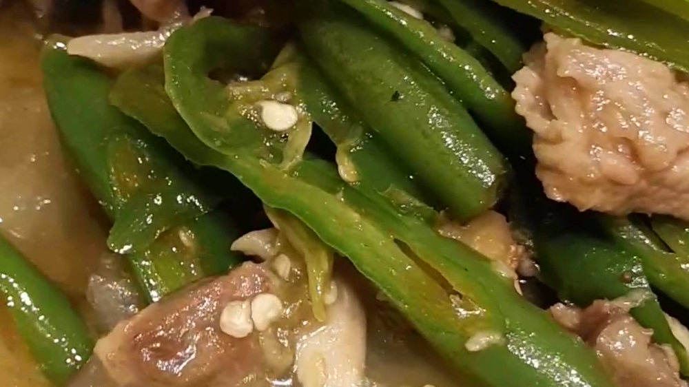 青椒焖水鱼,是近年比较流行的湘派硬菜