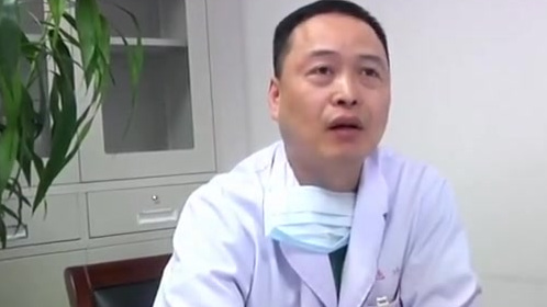 【女子吸了一口奶茶竟导致脑血管爆了】江苏南通36岁的徐女士上班时喝了一口奶茶,就感觉头疼,