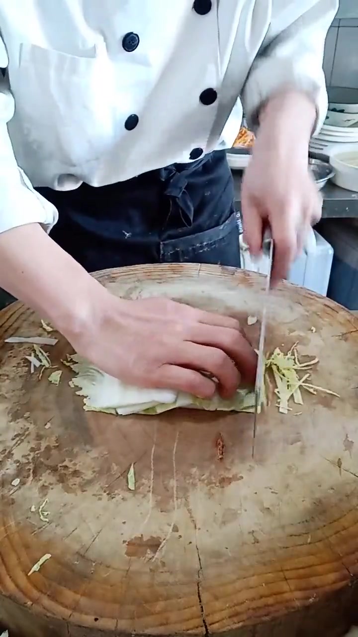 劲爆白菜丝切法,营养丰富简单好学,你学会了吗?