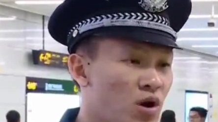 【俩时髦女子地铁站搭讪乘客 用转账生成器伪造截图行骗】广西南宁一地铁站内,市民陈先生遇到两
