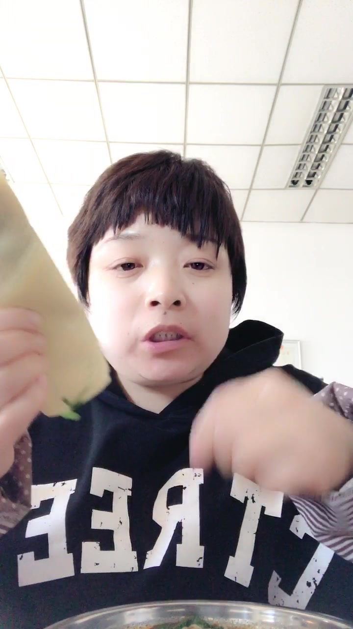 方便面卧鸡蛋,煎饼卷大葱