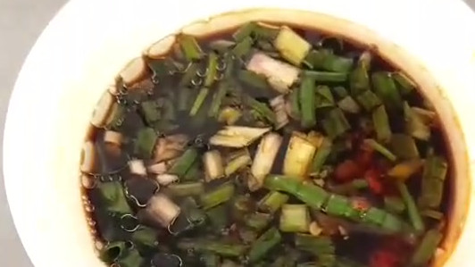 广州早餐,生滚鱼腩粥,粉肠猪肝肠粉。