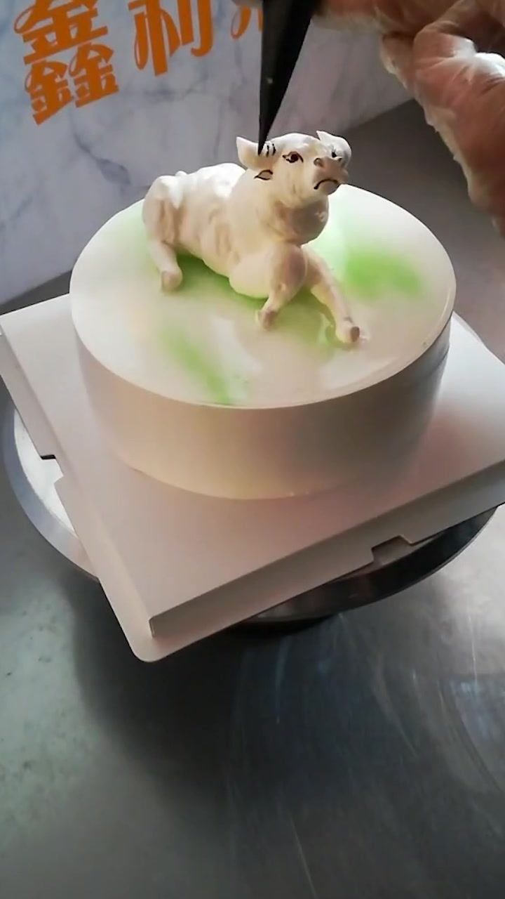 蛋糕师制作的生肖牛蛋糕,这也太精致了吧