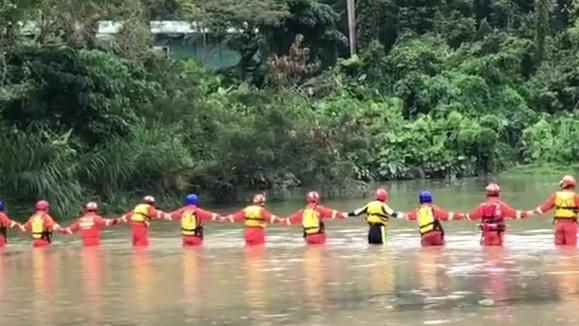【深圳洪水已致5人遇难消防员以这样的方式搜救】最新消息,由于深圳暴雨引发洪水已导致5人死亡