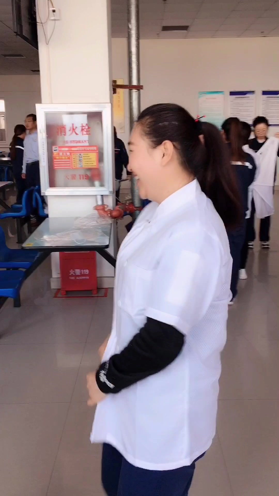 今天的VLOG是包饺子,没有我,摄像剪切的是我,最先吃饺子的是我
