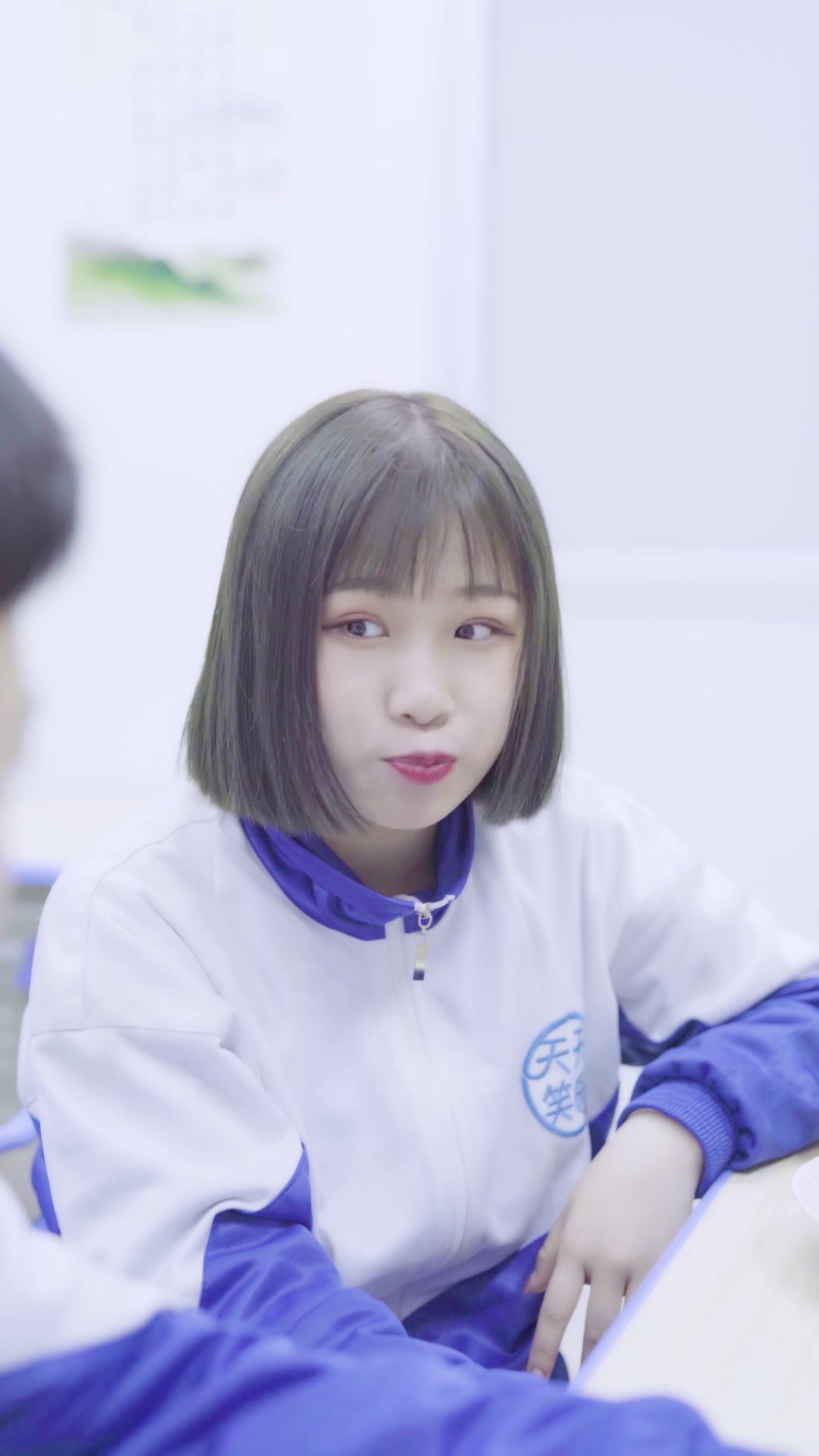 吃货倩倩:烤鸭肠是人气美食小吃,味道鲜美,深受人们的喜欢