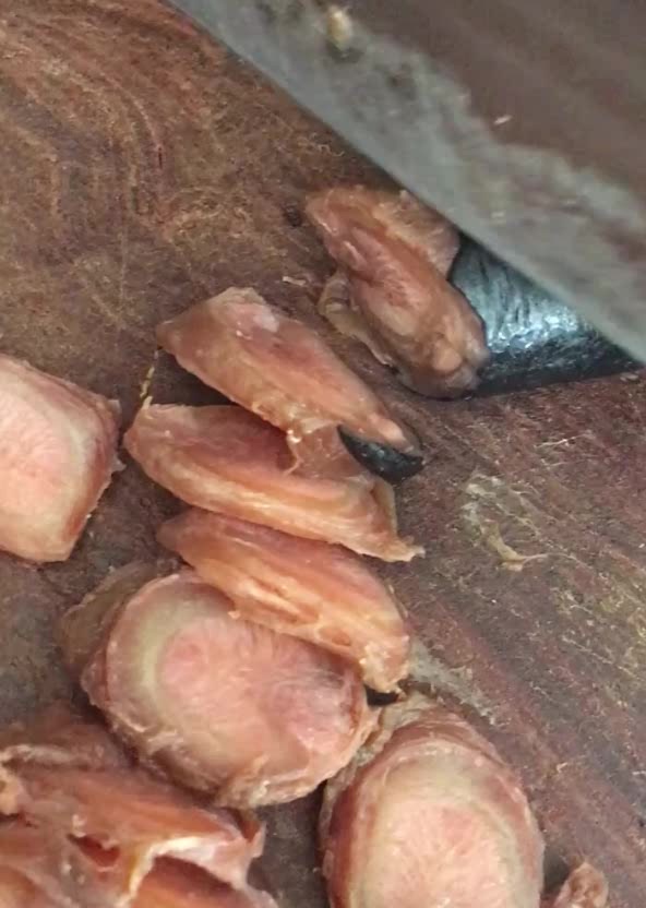 这才是真正的驴筋肉,一刀一刀切开看得我真想吃,太诱人了!