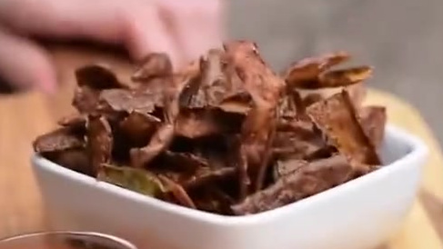 【神奇的生活小妙招,学起来!】食物放坏了怎么办?喝剩的汽水、丢弃的鸡蛋壳、发霉的面包,其实