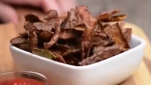 食物放坏了怎么办?喝剩的汽水、丢弃的鸡蛋壳、发霉的面包,其实都可以变废为宝!赶紧收藏这些生