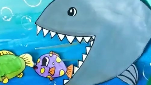 适合5-6岁的儿童创意画《大鱼吃小鱼》,作者:彩虹糖爱画画~