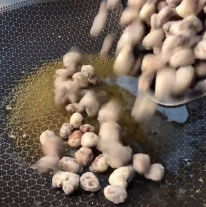 东北老哥教你做炒糖花生,做法简单还好吃,懒人必备!