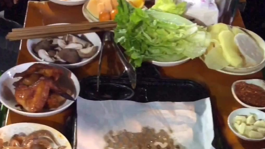 吃遍重庆100家老字号第九家,好吃又便宜的自助烤肉 店名:宫味缘中韩烤肉馆 地址:重庆南岸