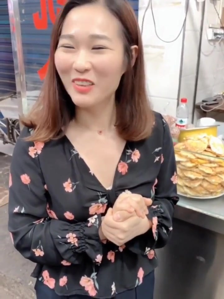 终于拔草老金家蛋菜夹馍,我一口气夹了8个咸蛋黄!