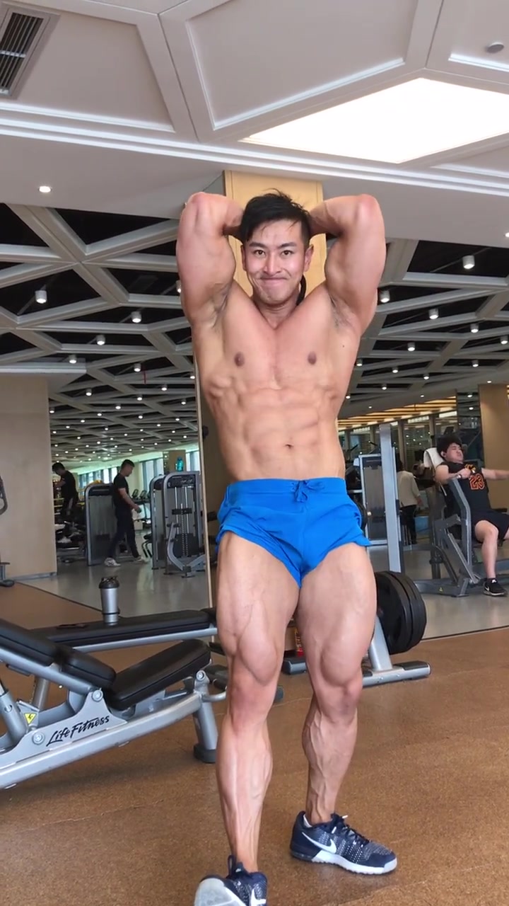 肌肉男:何以解忧,唯有肌肉!小哥哥的肌肉线条真是霸气啊!