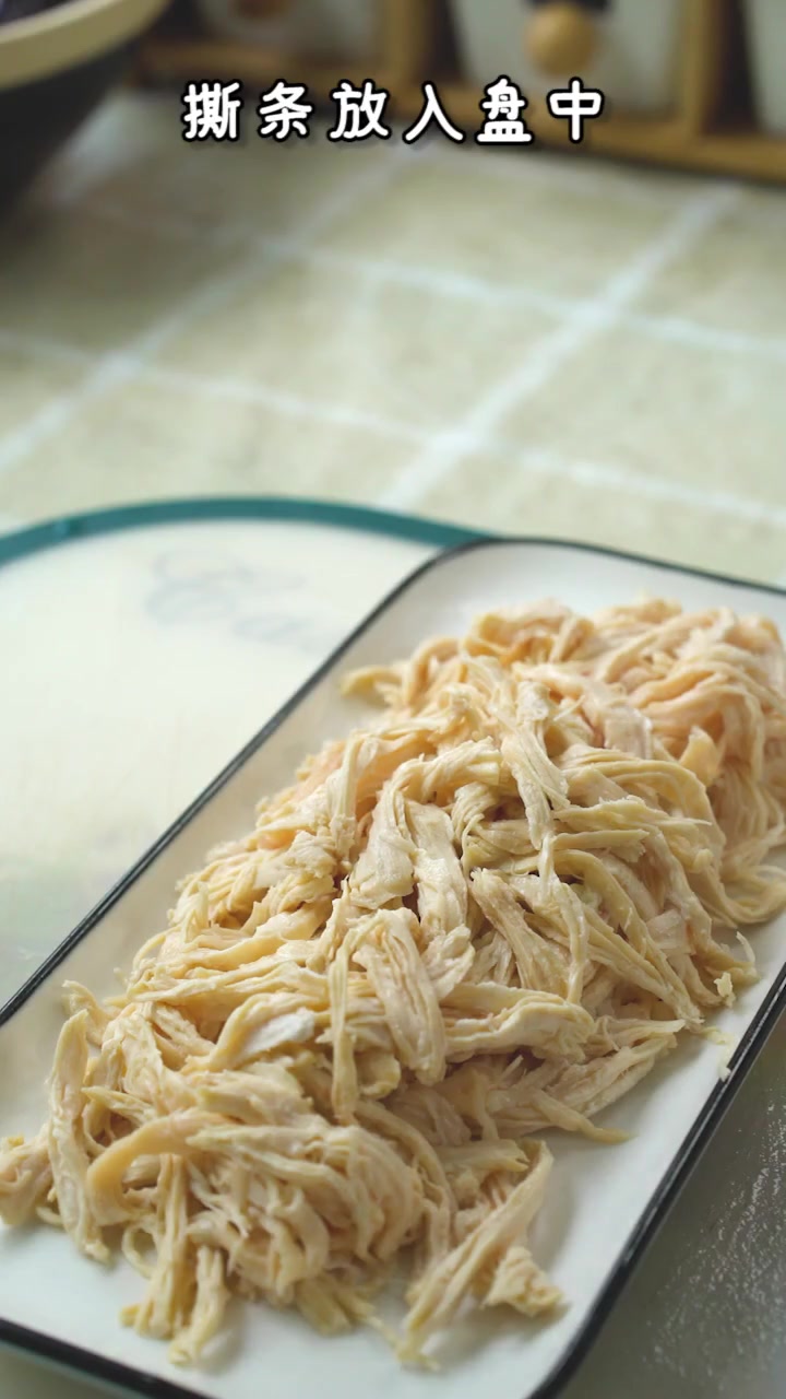 川菜经典,棒棒鸡的做法!孩子隔三差五吵着要吃,味道棒极了