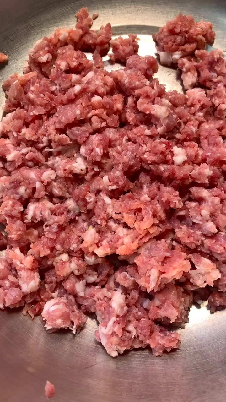 超级好吃的猪肉大葱馅饺子教程,还不赶紧学会去跟家人露一手?