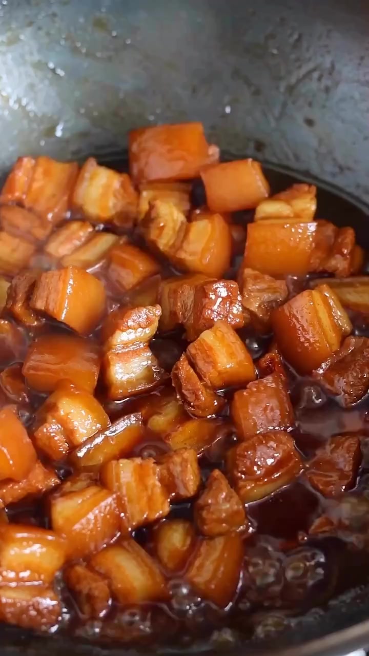 红烧肉最正宗的家常做法,教你真正肥而不腻的诀窍!吃着真过瘾!