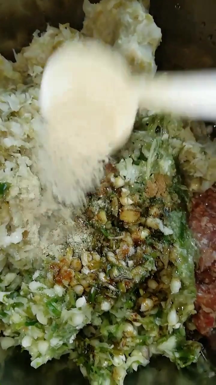 超详细步骤教你做花边饺子,煎的比煮着更好吃,快试试