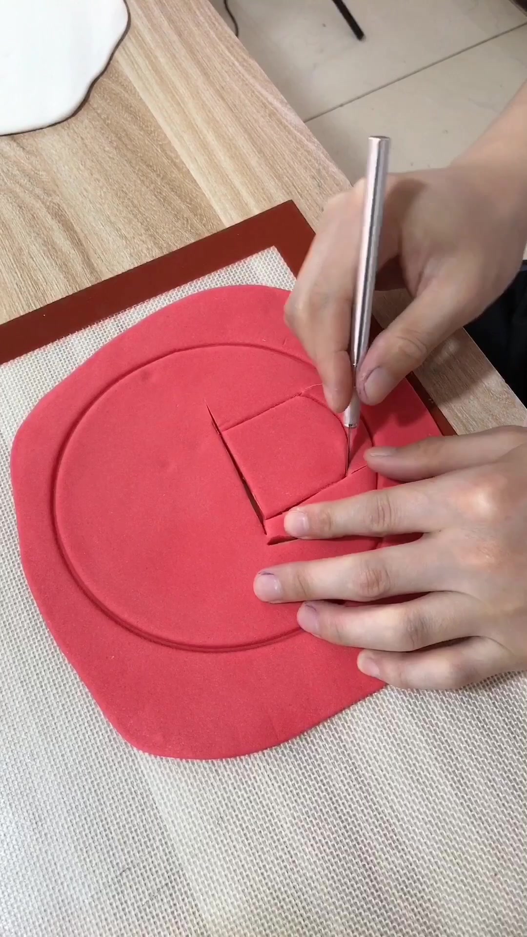 自制超大调皮表情翻糖蛋糕