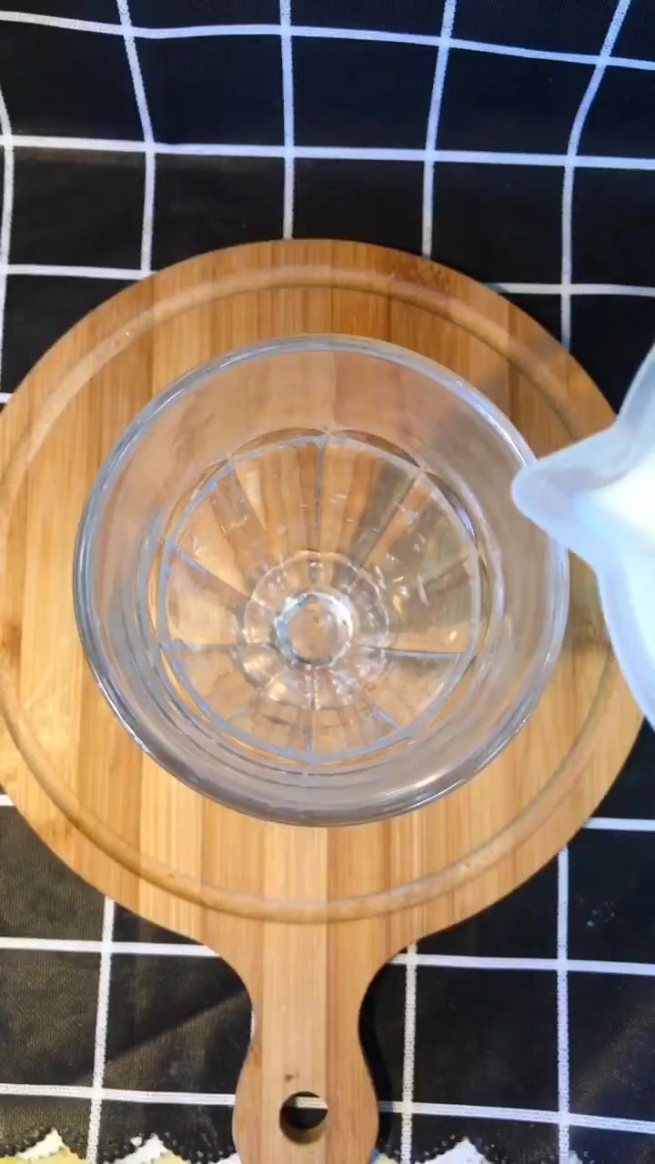火龙果这样做,好吃的火龙果奶茶做好,不含添加剂,放心喝