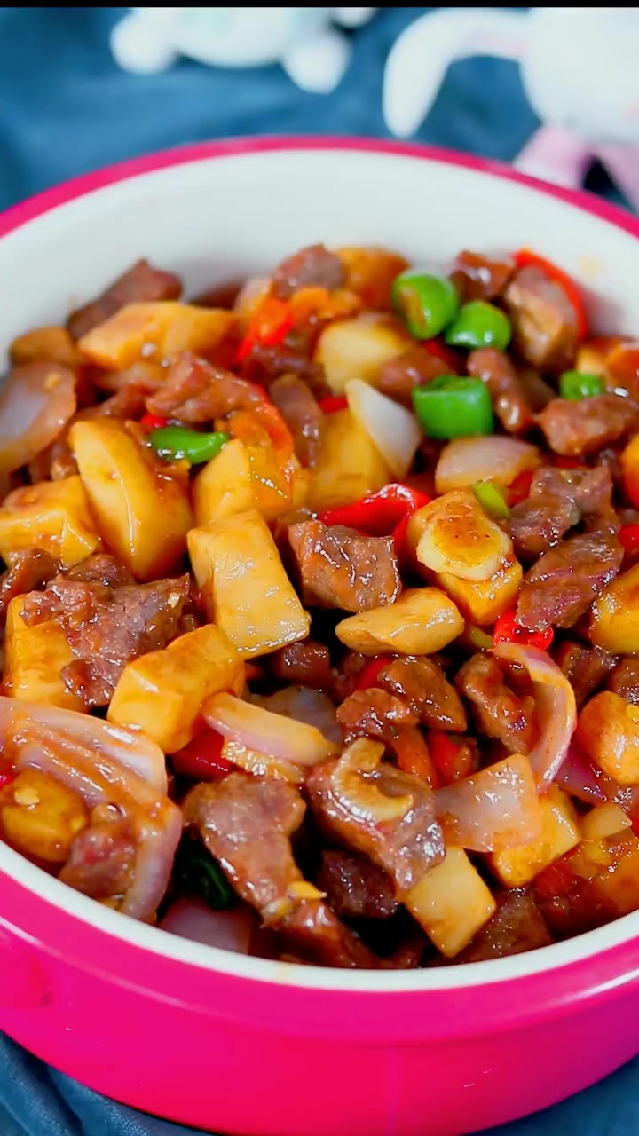 牛肉怎么做都好吃,加点杏鲍菇一起炒,别提有多好吃了