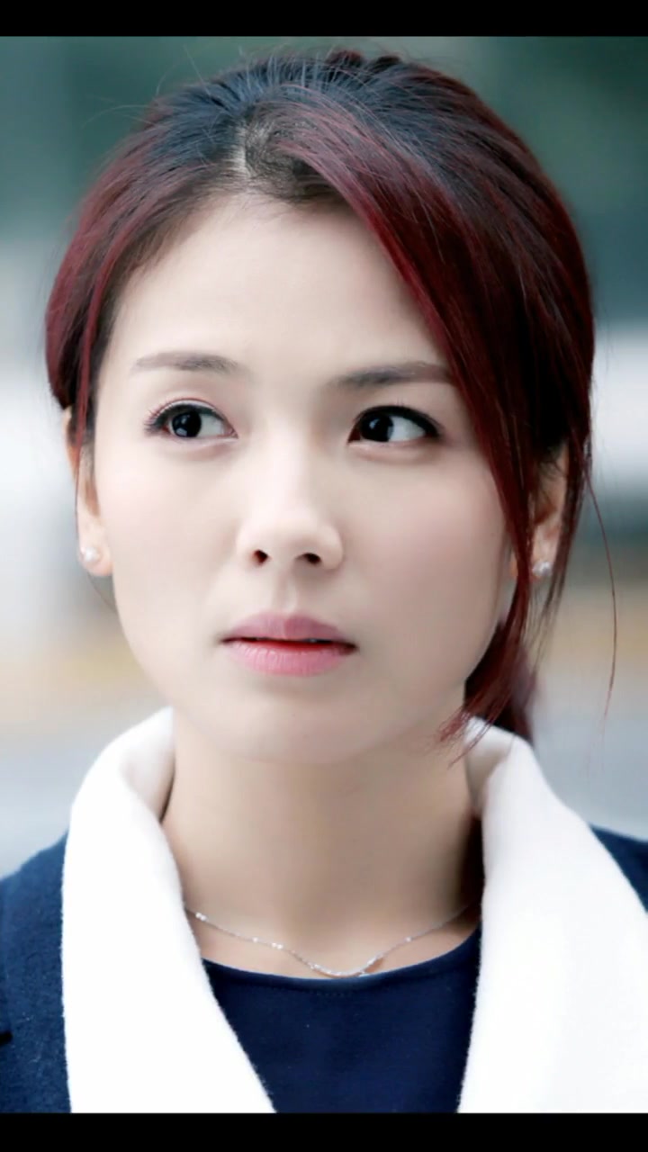 女神刘涛美照来了,颜值高演技好,任何穿搭都很迷人!