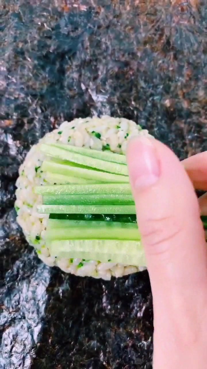 蟹肉沙拉饭团,做法简单营养美味,剩饭不再浪费,孩子特别喜欢!