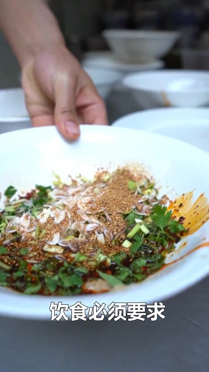 教你做牛肉韭黄酸汤饺子,拌馅技巧全部教给你,自己动手才叫香