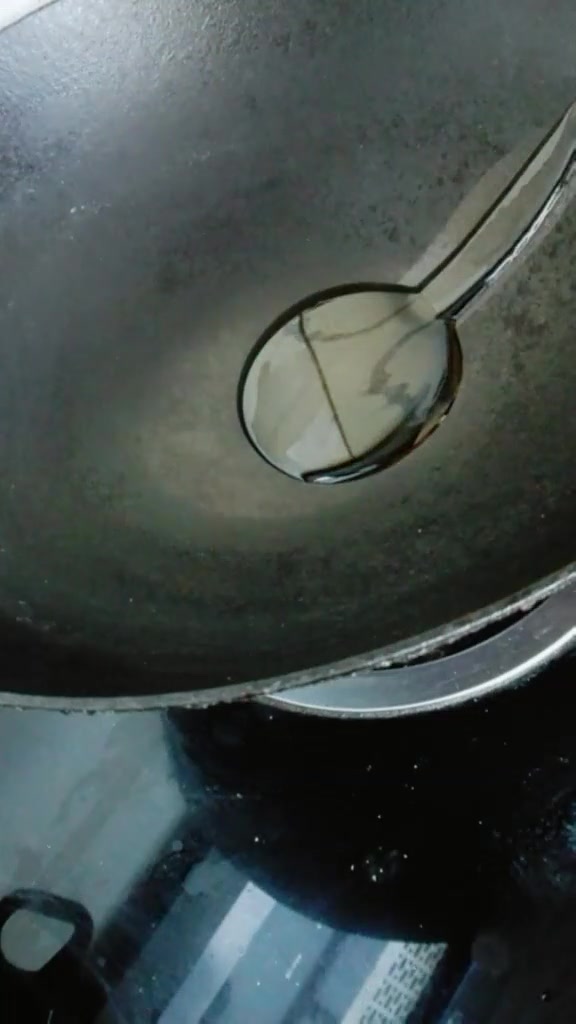 杏鲍菇和木耳一起炒,好吃又解馋,喜欢的可以试试看