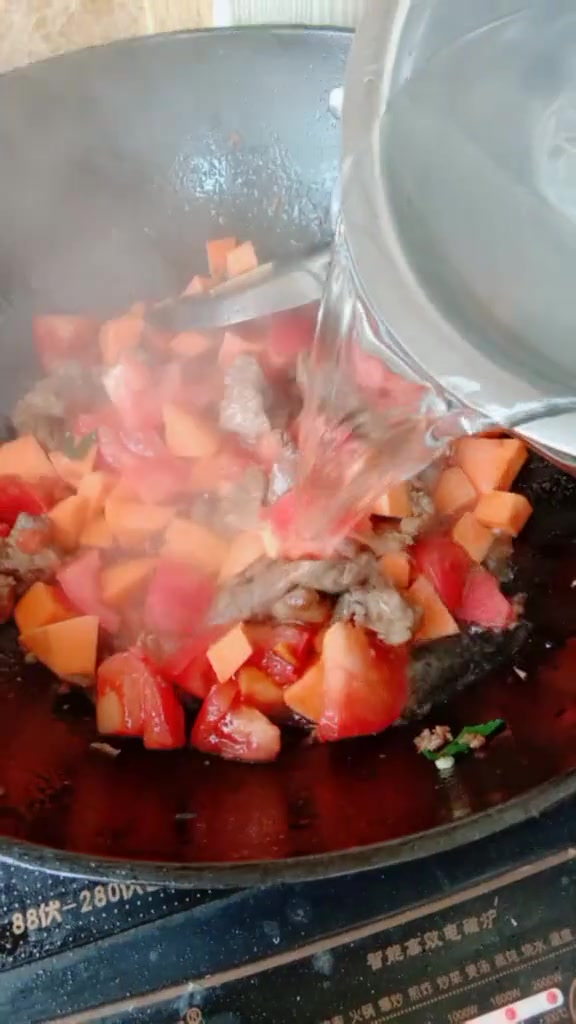 牛肉炖柿子地瓜,大人孩子都喜欢吃,还不快试试看