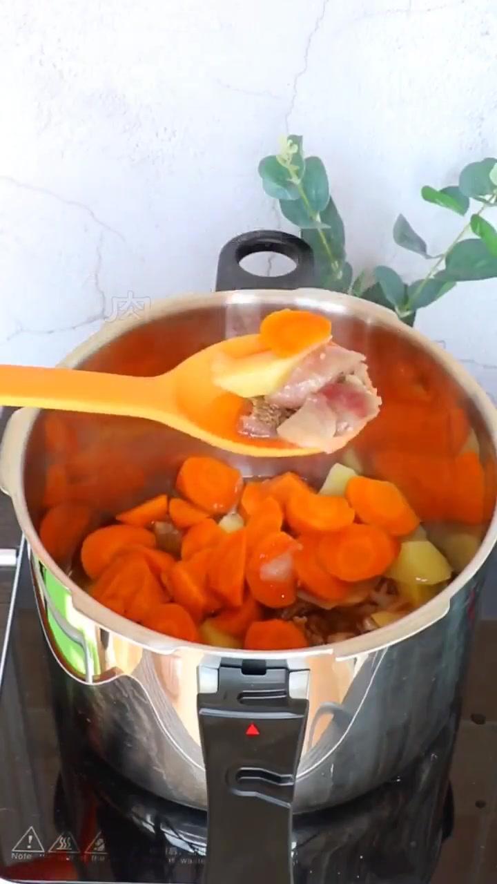 巨好吃又简单的牛肉咖喱饭,明天做给你爱的她吧!