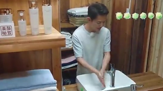 张继科换掉和景甜情侣头像,还是多给艺人一些空间,不要过度关注私生活吧张继科的鸭蛋论也太可爱
