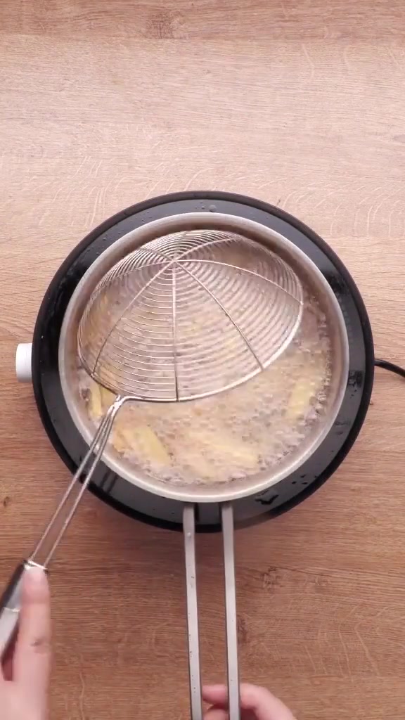 一起吃虾火锅不?鲜香又麻辣,根本停不下来!
