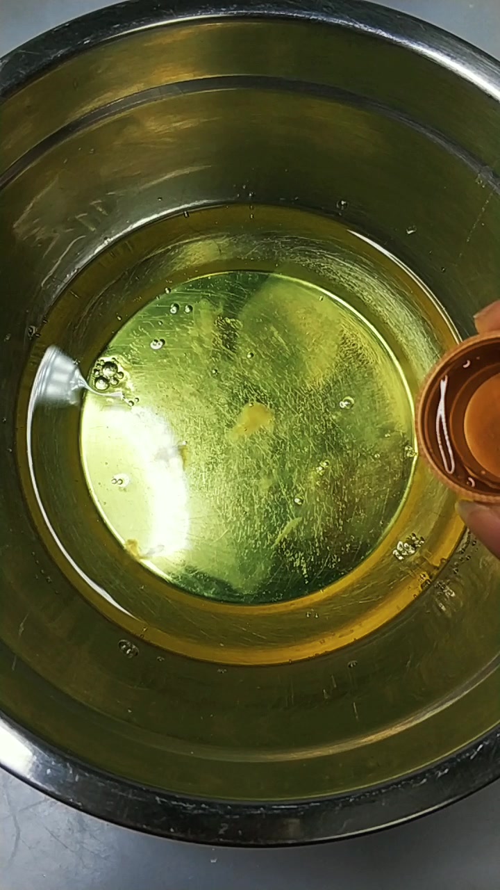 戚风蛋糕零失败配方,松软香甜,营养好吃,学会做再也不用买喽!
