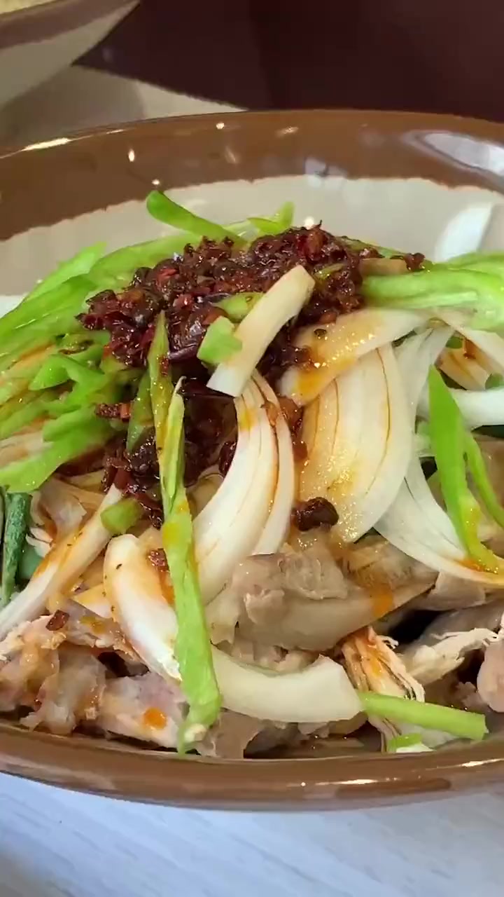 第一次吃鸡架拌面,这种味道像极了爱情!