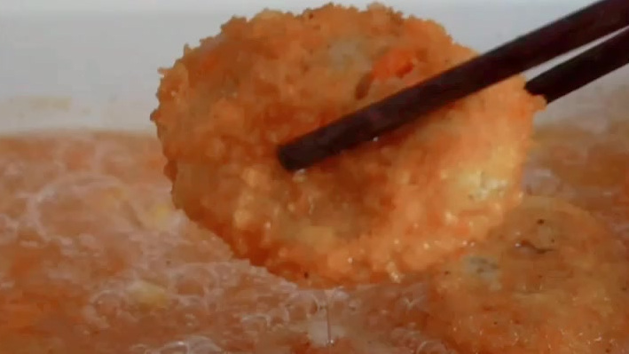 “炸素鸡”这样做吃出KFC炸鸡块的味道,喜欢????搭配着番茄酱,大口大口吃,太过瘾了,基本上我