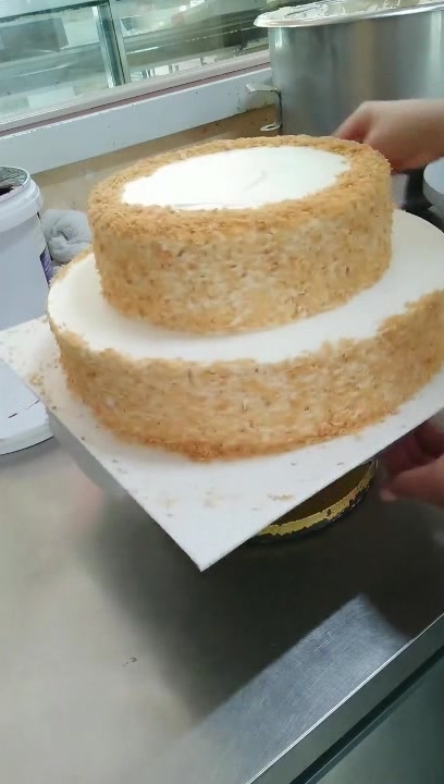 网红双层蛋糕制作,完成后好漂亮啊,成本应该很贵吧